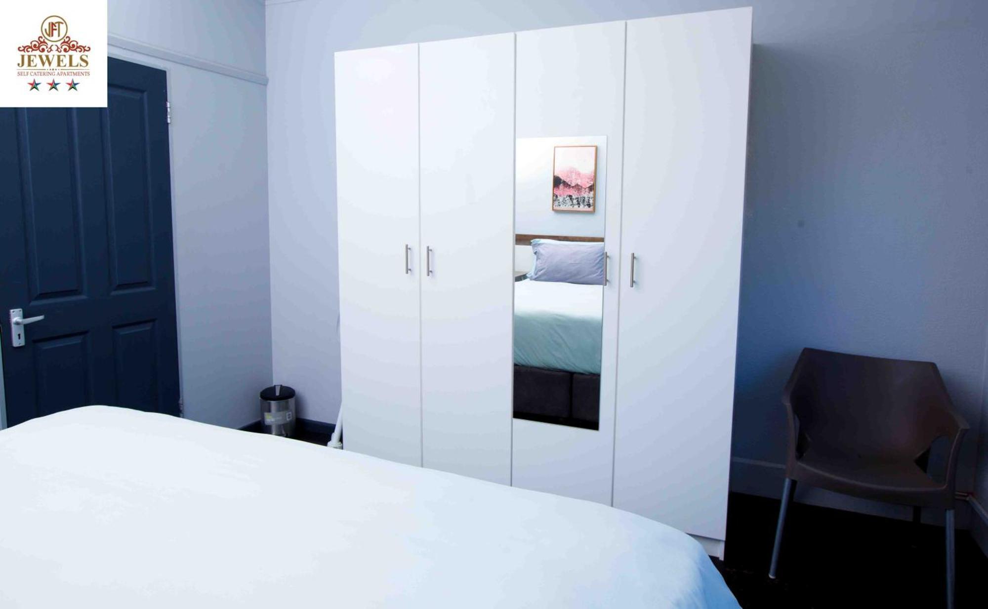 לינה וארוחת בוקר איסט לונדון Jft Self Catering Units מראה חיצוני תמונה