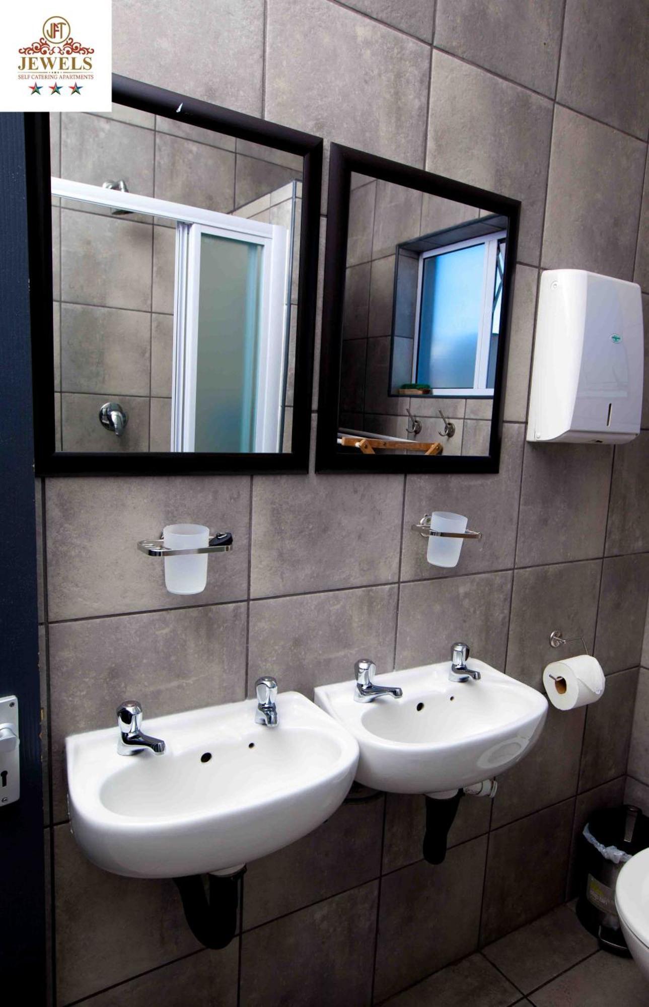 לינה וארוחת בוקר איסט לונדון Jft Self Catering Units מראה חיצוני תמונה