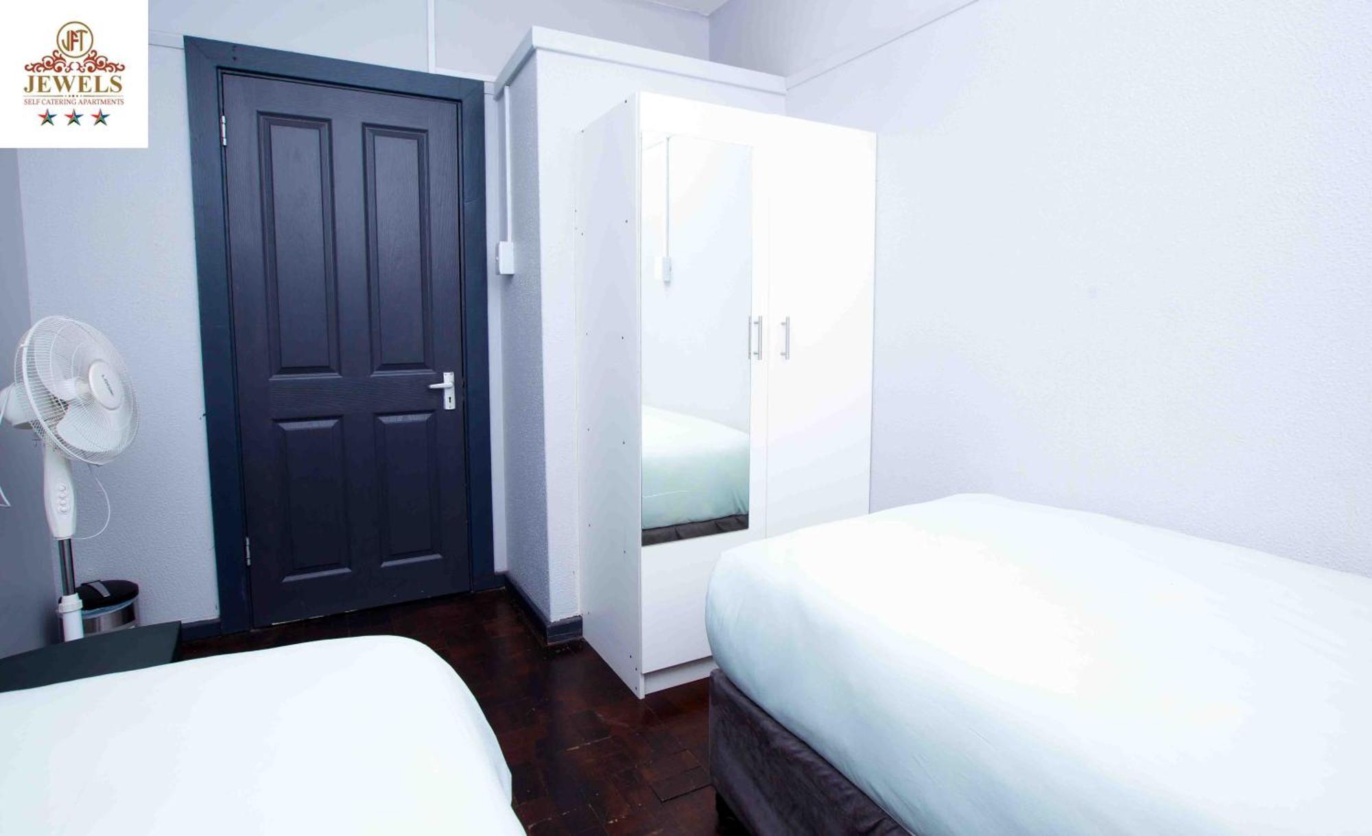 לינה וארוחת בוקר איסט לונדון Jft Self Catering Units מראה חיצוני תמונה